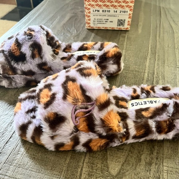 Fabletics slippers - Picture 2 of 3